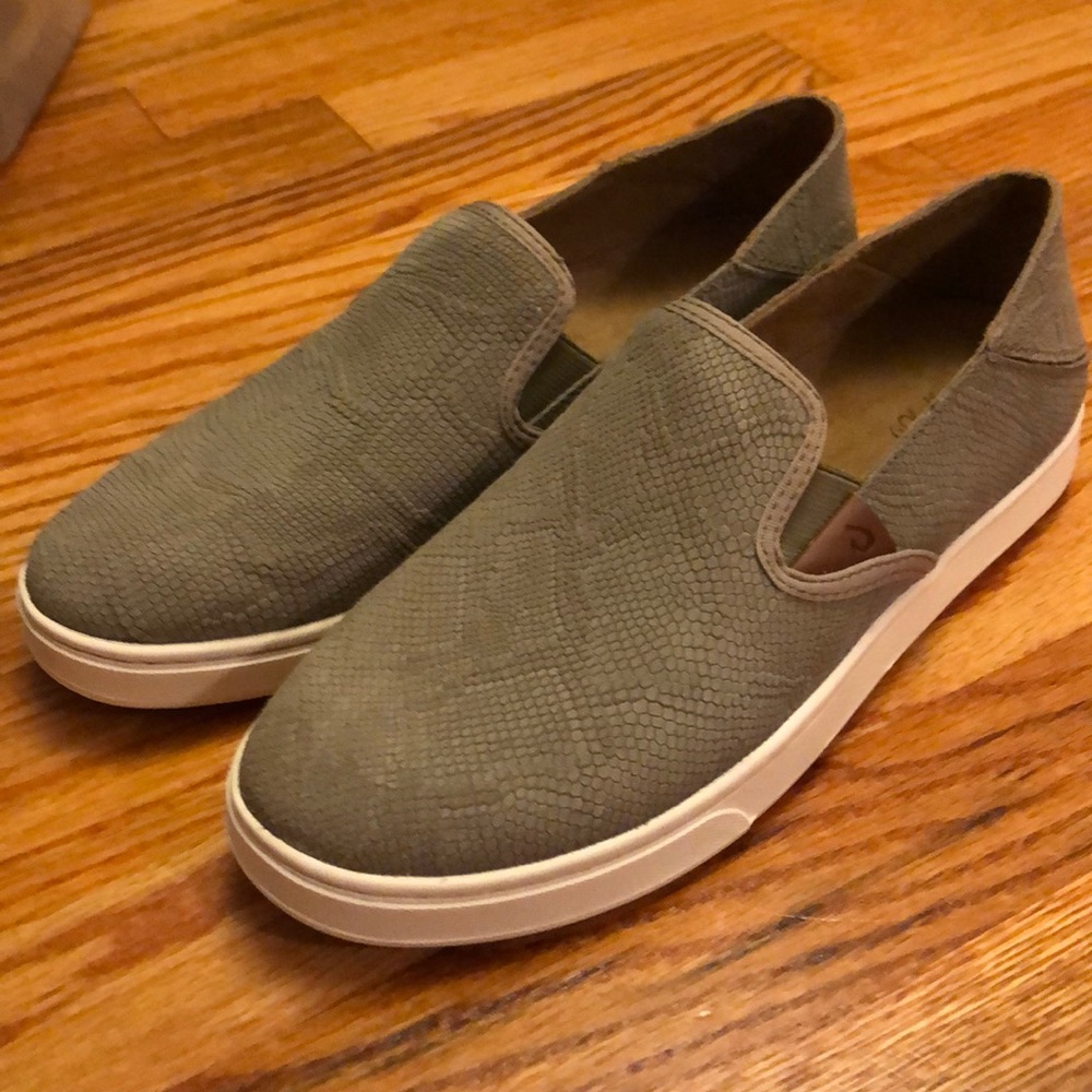 BRAND NEW Olukai pehuea leather sneakers